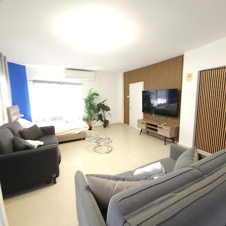 Barak Royal Suites 20 Garden Jacuzzi - ג'קוזי בחצר エイラート エクステリア 写真