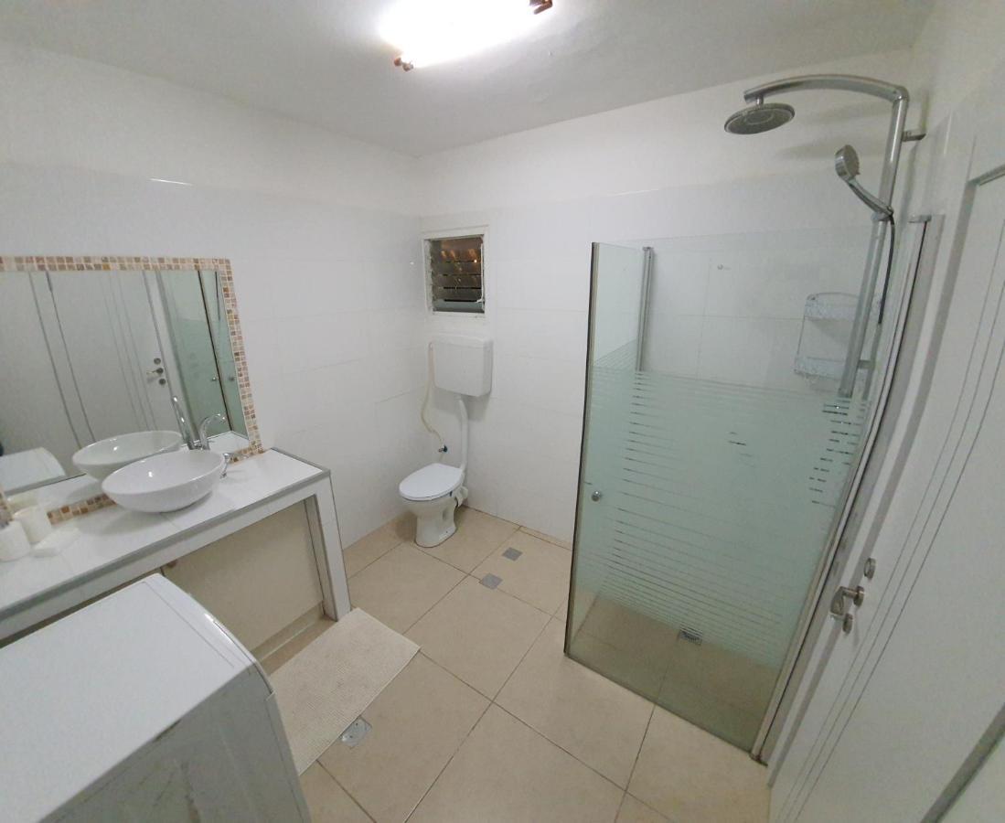 Barak Royal Suites 20 Garden Jacuzzi - ג'קוזי בחצר エイラート エクステリア 写真